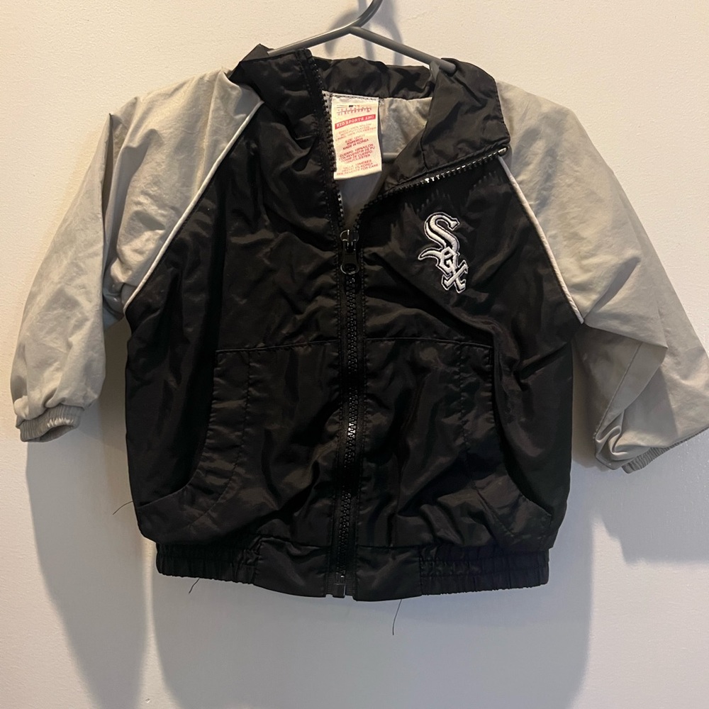 MLB Vintage White Sox Black and Gray windbreaker with Hood and Zip-Up Front